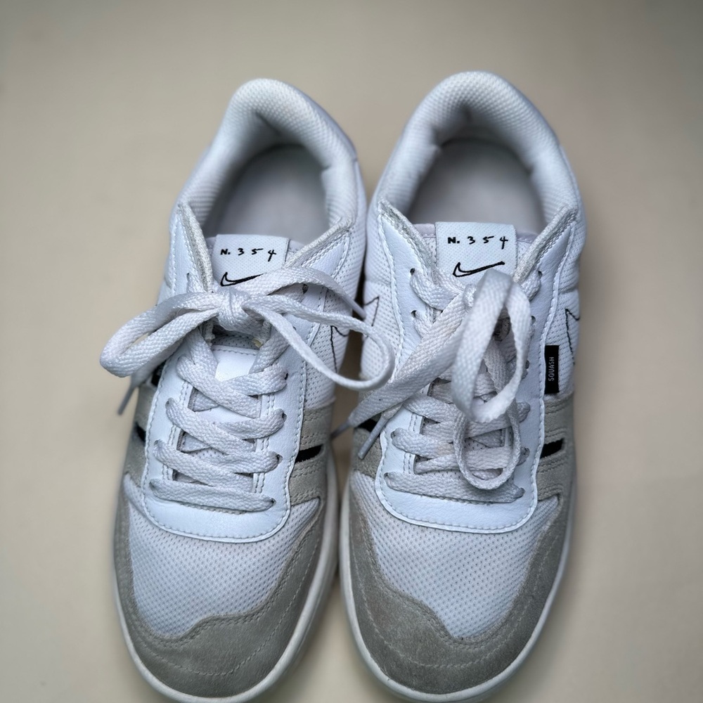 Nike N. 354 White and Gray Tennis Sneakers shoes Size 4Y